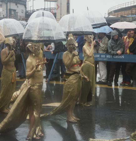 2003VI04_12crop