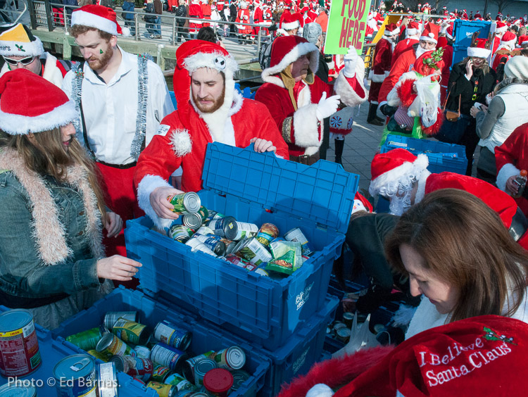 Santa congregating at Pier 84